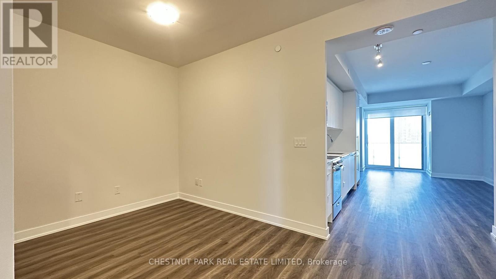 1305 - 430 Square One Drive, Mississauga, Ontario  L5B 0L6 - Photo 5 - W13757070
