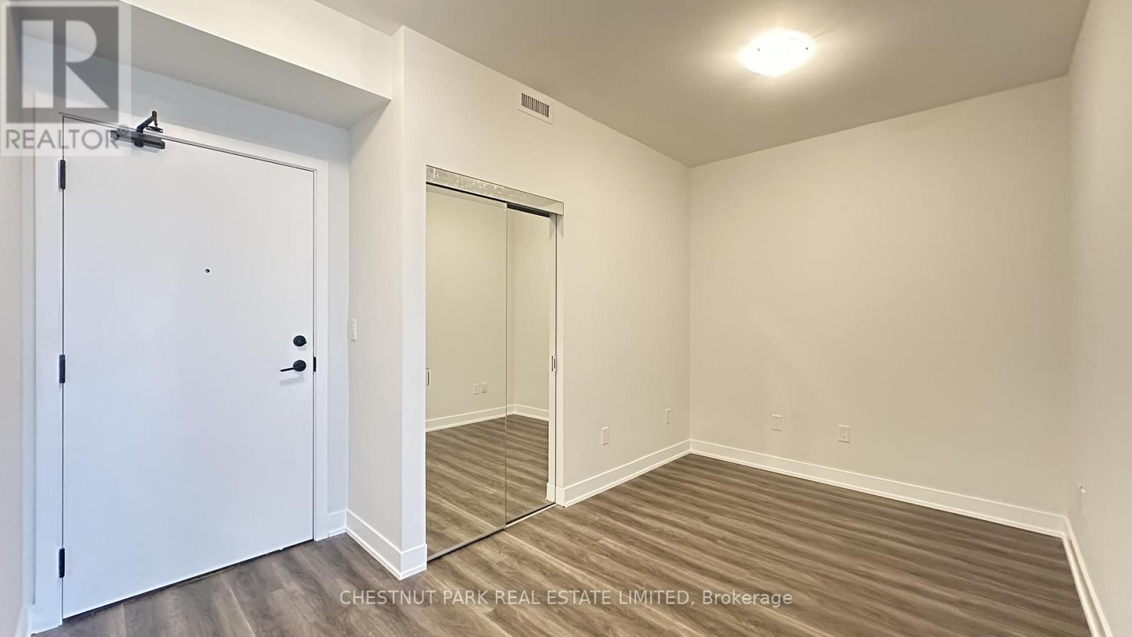 1305 - 430 Square One Drive, Mississauga, Ontario  L5B 0L6 - Photo 7 - W13757070