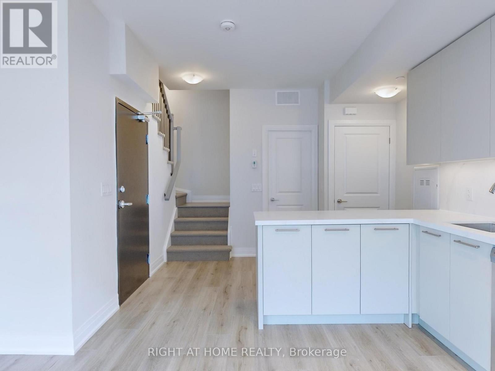 30 - 851 Sheppard Avenue W, Toronto, Ontario  M3H 0G2 - Photo 13 - C13758030