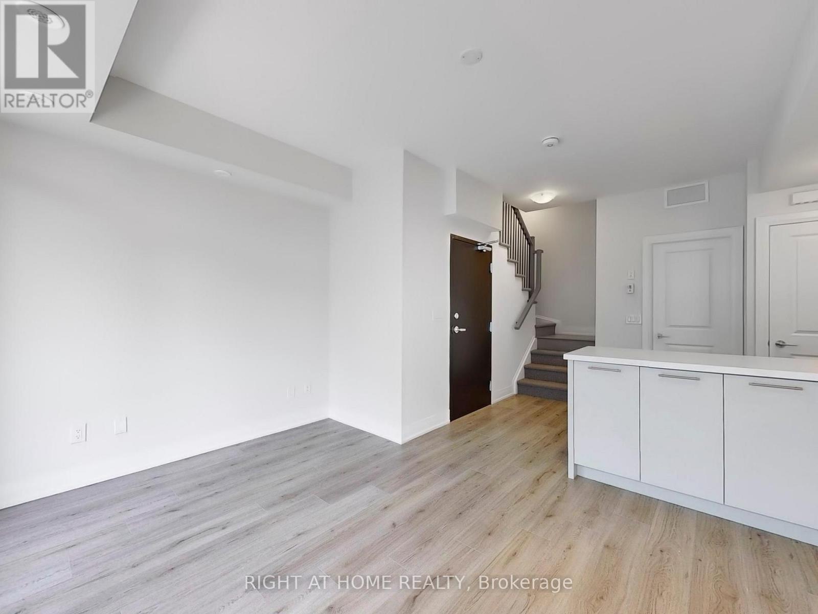30 - 851 Sheppard Avenue W, Toronto, Ontario  M3H 0G2 - Photo 14 - C13758030