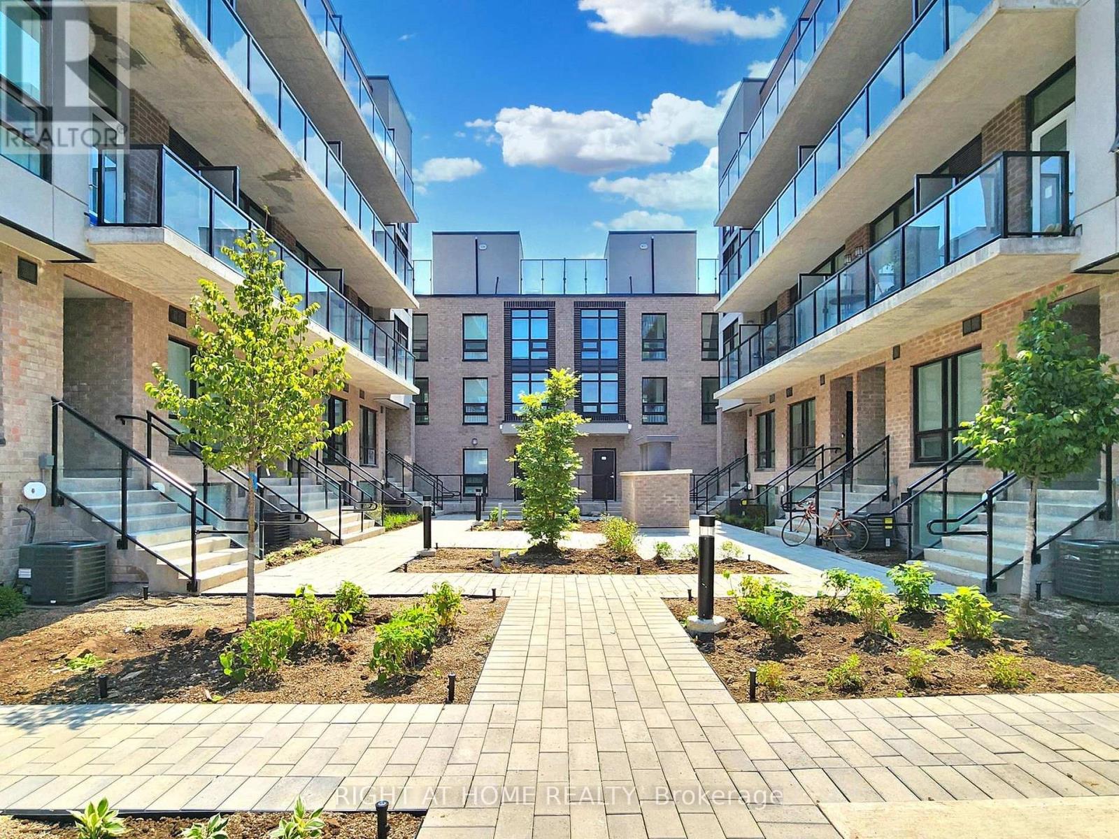 30 - 851 Sheppard Avenue W, Toronto, Ontario  M3H 0G2 - Photo 2 - C13758030