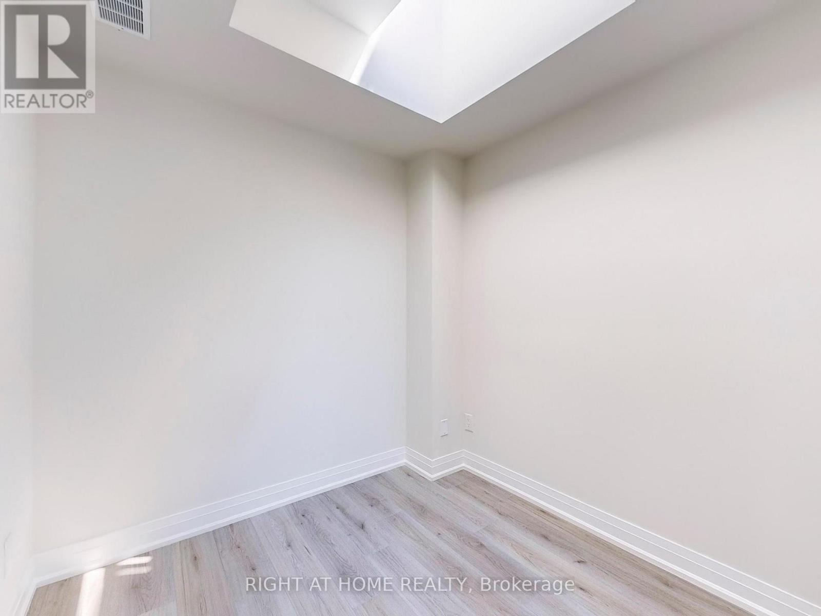 30 - 851 Sheppard Avenue W, Toronto, Ontario  M3H 0G2 - Photo 23 - C13758030