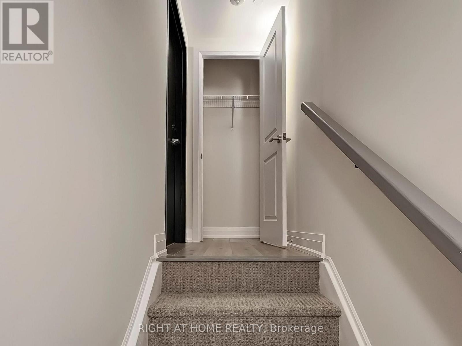 30 - 851 Sheppard Avenue W, Toronto, Ontario  M3H 0G2 - Photo 4 - C13758030