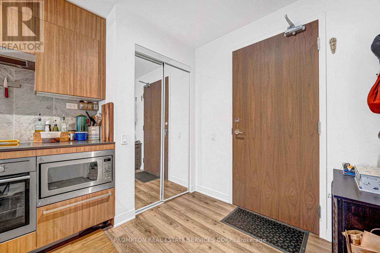 208 - 90 Queens Wharf Road, Toronto, Ontario  M5V 0E6 - Photo 4 - C13758050