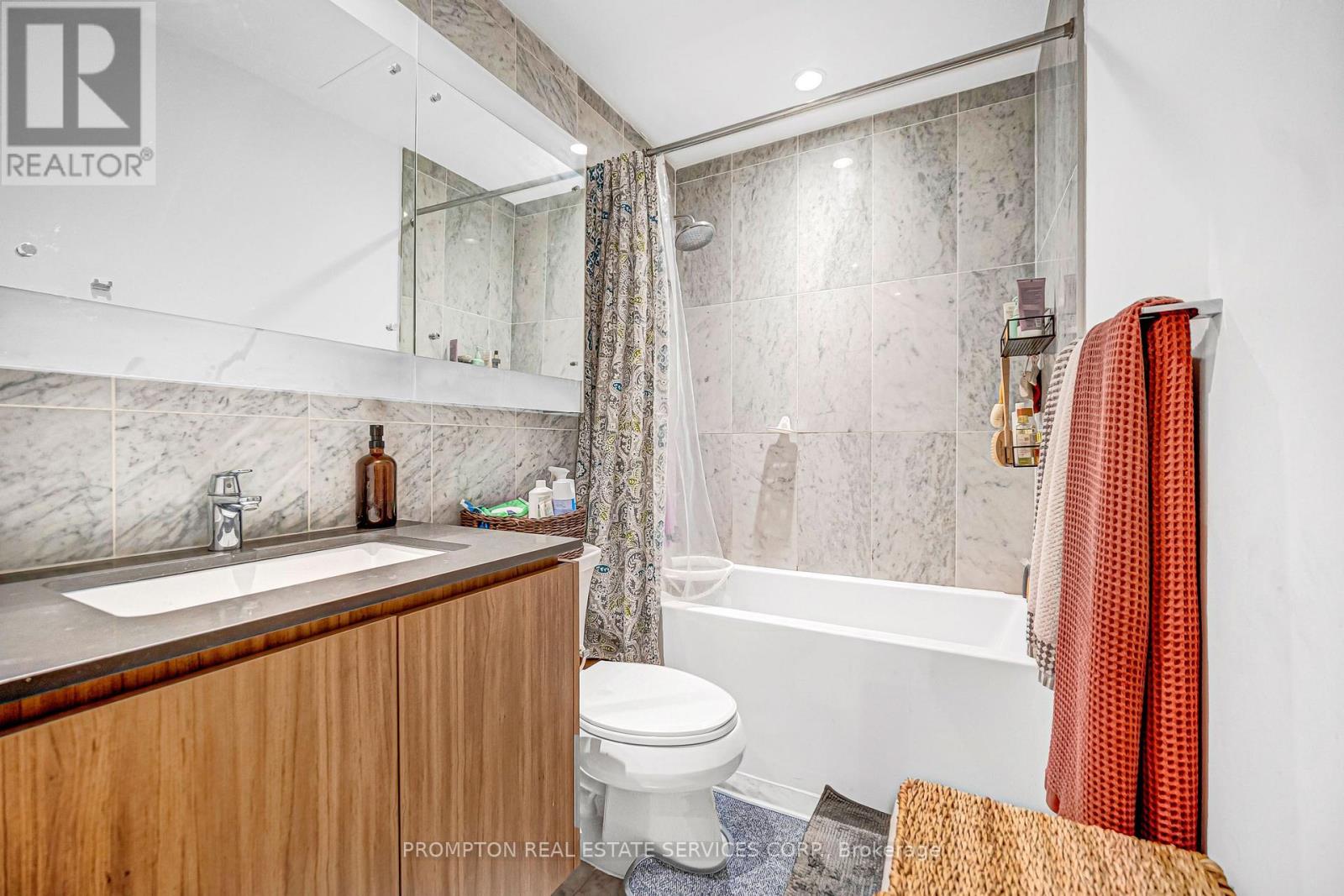 208 - 90 Queens Wharf Road, Toronto, Ontario  M5V 0E6 - Photo 5 - C13758050