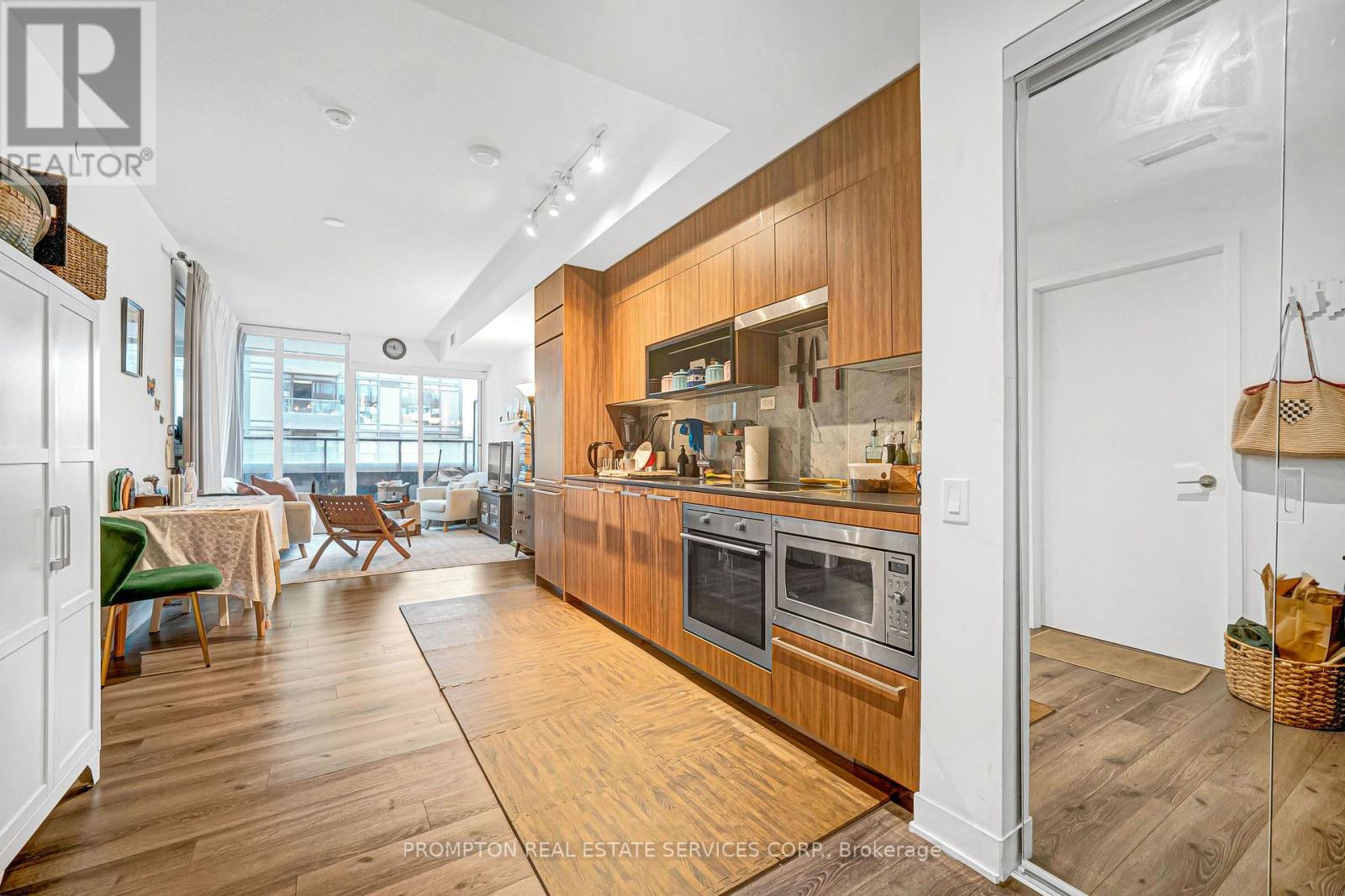 208 - 90 Queens Wharf Road, Toronto, Ontario  M5V 0E6 - Photo 7 - C13758050