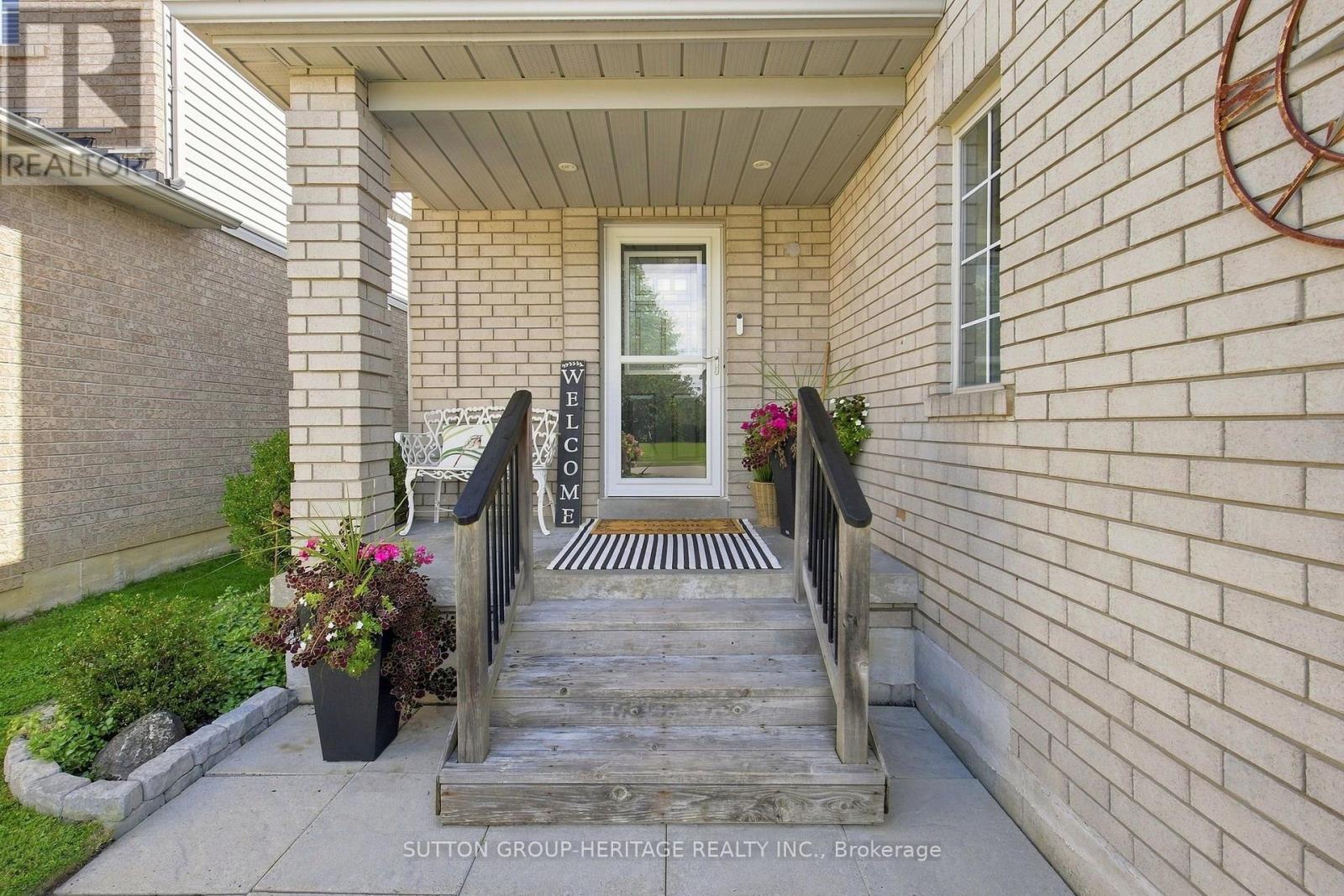 1517 Fieldgate Drive, Oshawa, Ontario  L1K 2L6 - Photo 2 - E13758064