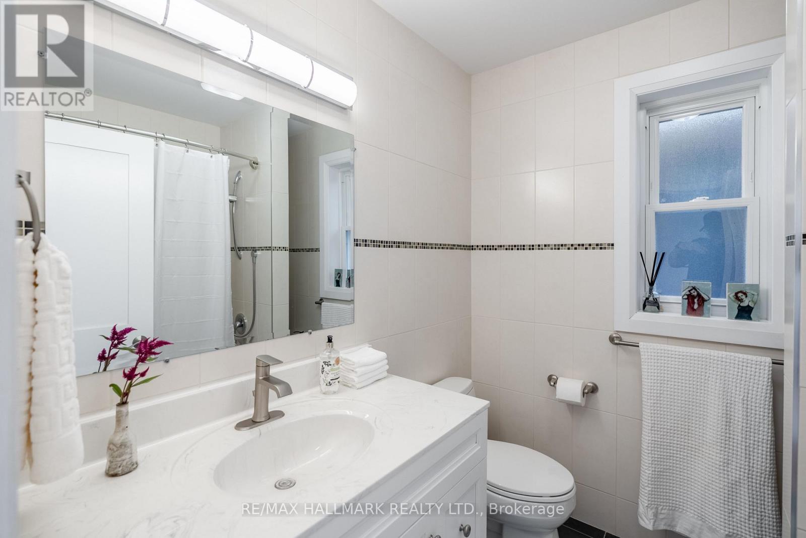 397 Strathmore Boulevard, Toronto, Ontario  M4C 1N6 - Photo 15 - E13758078