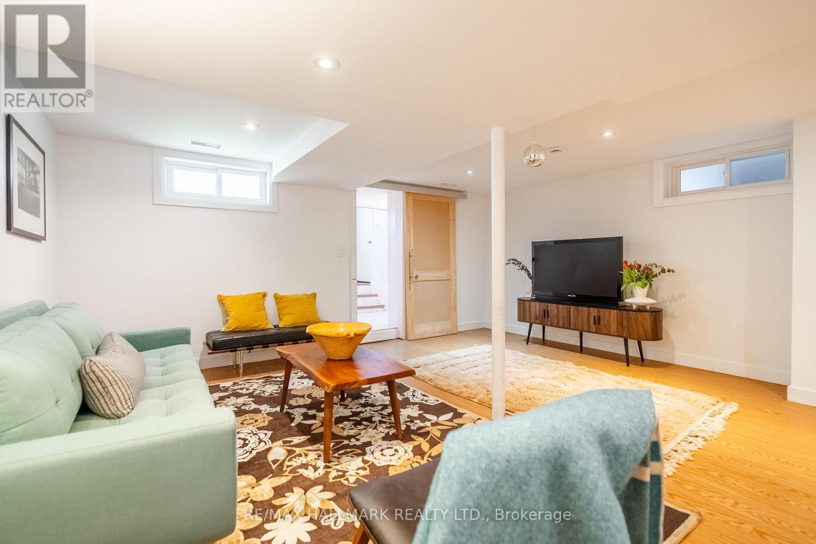 397 Strathmore Boulevard, Toronto, Ontario  M4C 1N6 - Photo 17 - E13758078