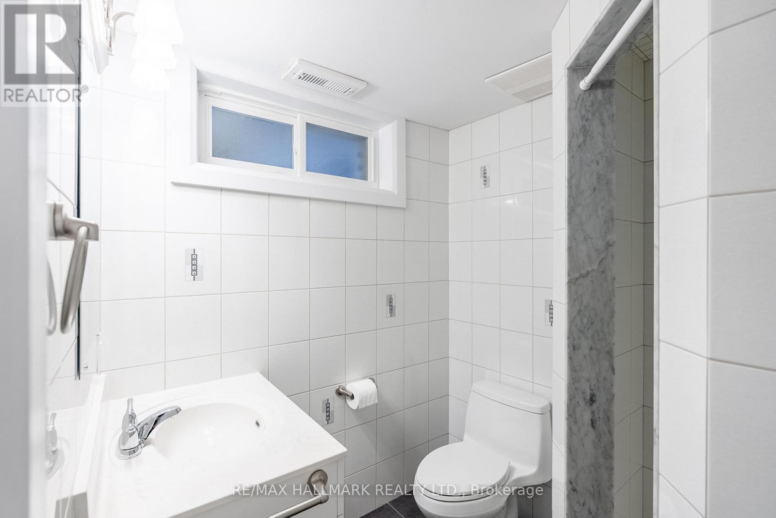 397 Strathmore Boulevard, Toronto, Ontario  M4C 1N6 - Photo 19 - E13758078