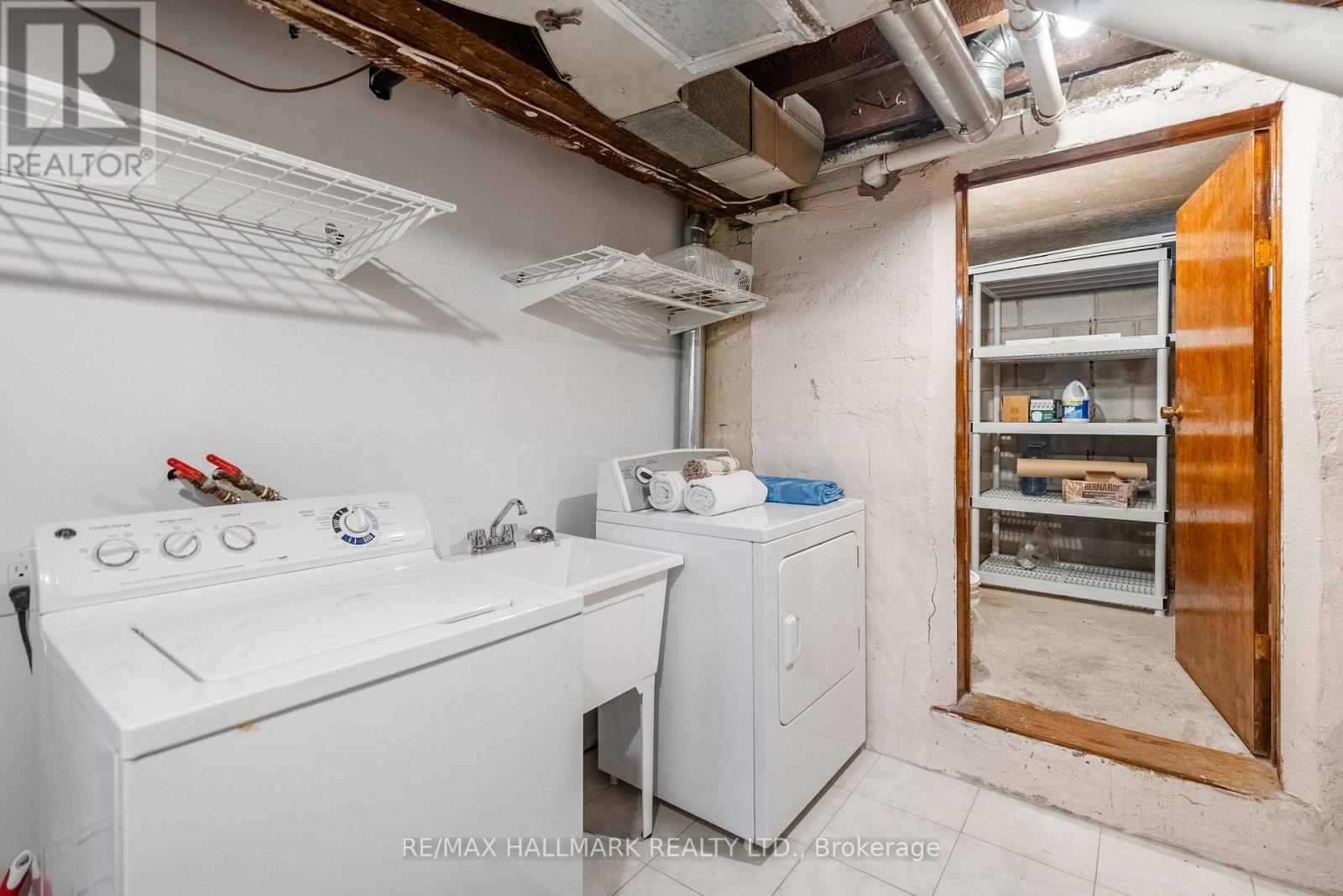 397 Strathmore Boulevard, Toronto, Ontario  M4C 1N6 - Photo 20 - E13758078