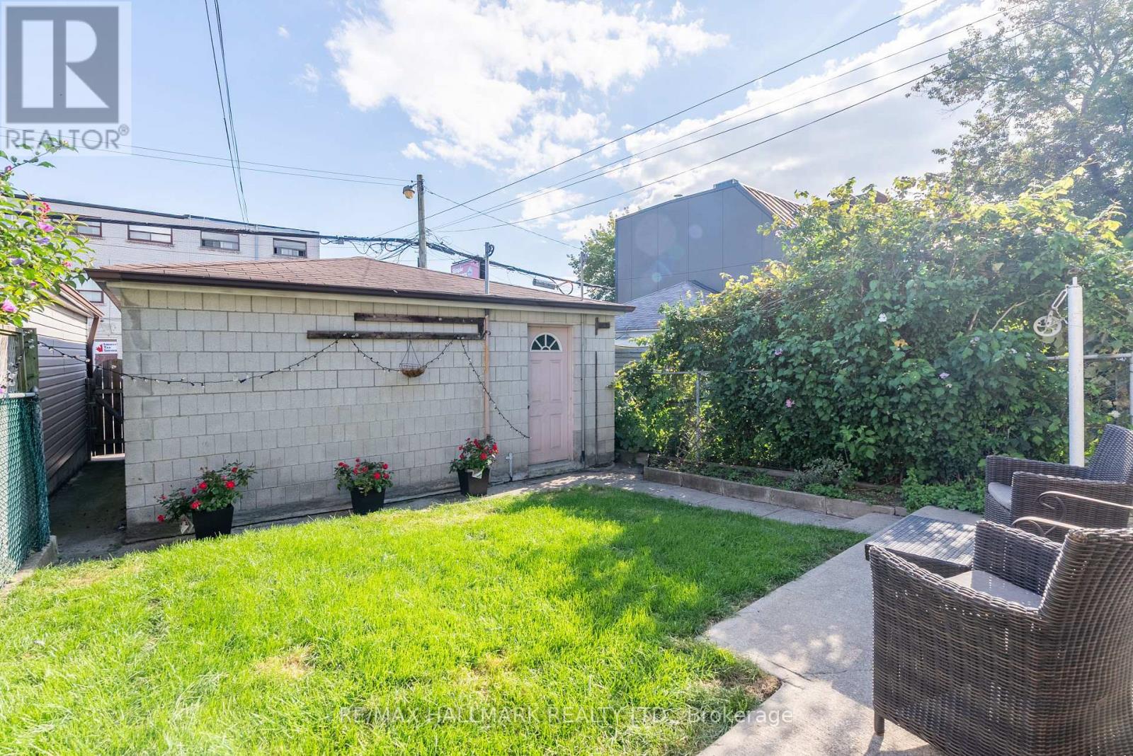 397 Strathmore Boulevard, Toronto, Ontario  M4C 1N6 - Photo 22 - E13758078