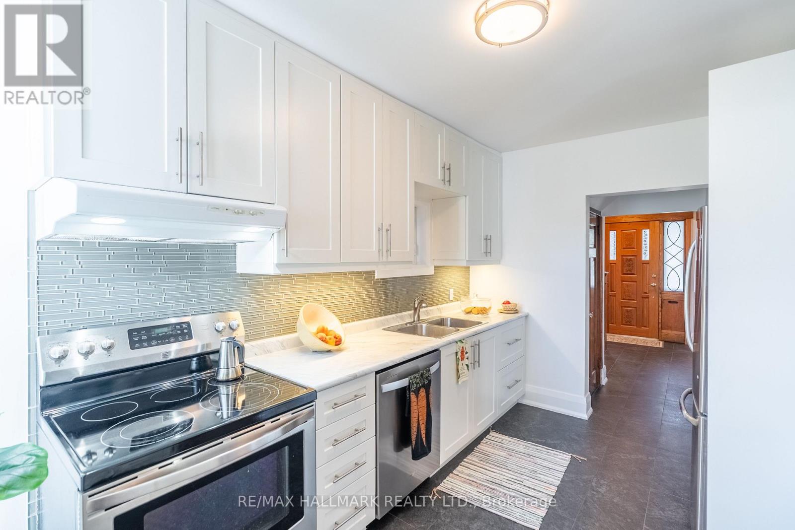 397 Strathmore Boulevard, Toronto, Ontario  M4C 1N6 - Photo 6 - E13758078