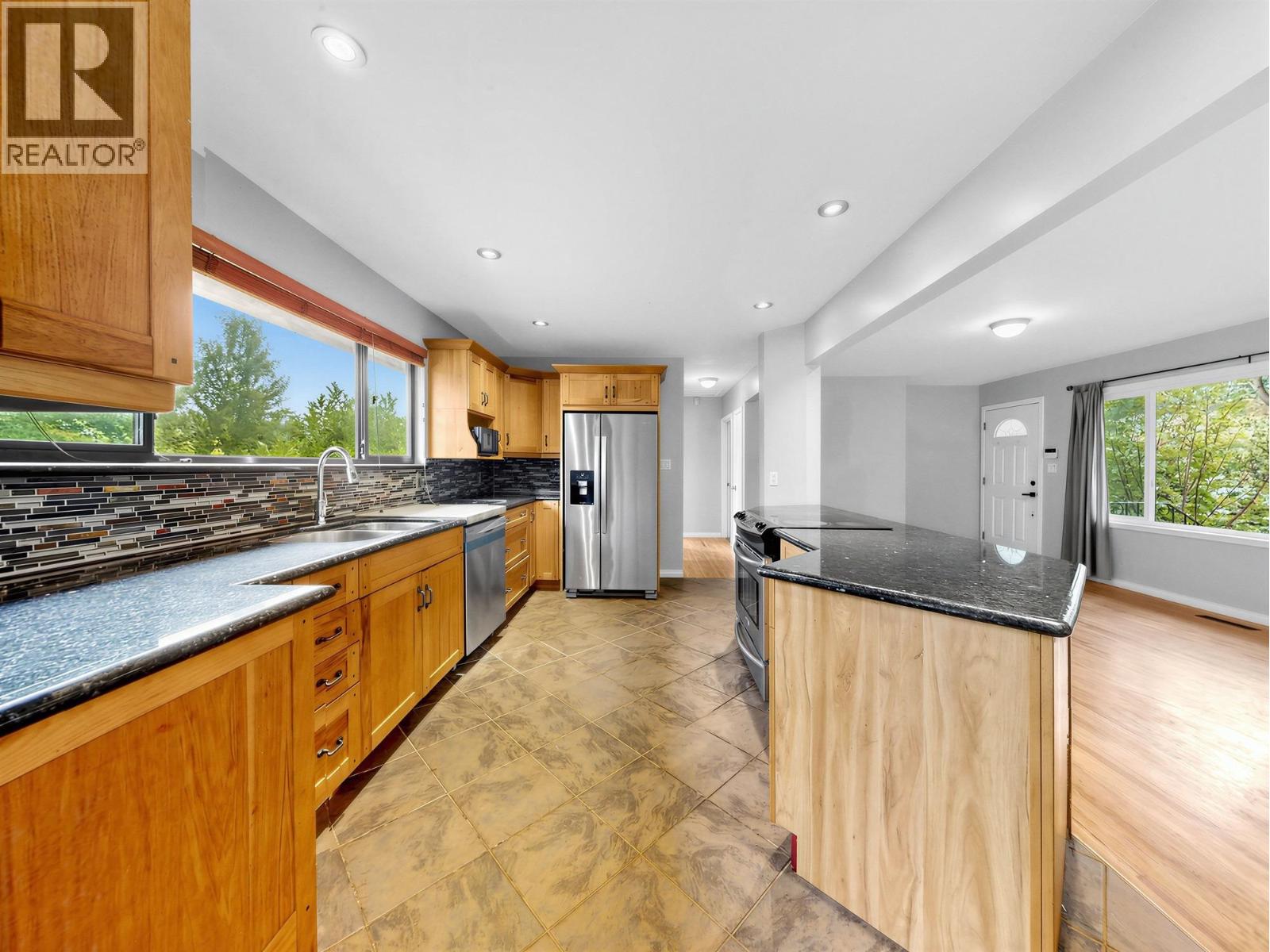 2155 Mohawk Avenue, Coquitlam, British Columbia V3J 6V3 - Photo 10 - R3162763