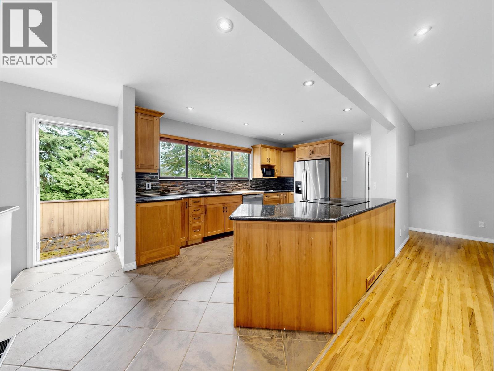2155 Mohawk Avenue, Coquitlam, British Columbia V3J 6V3 - Photo 9 - R3162763