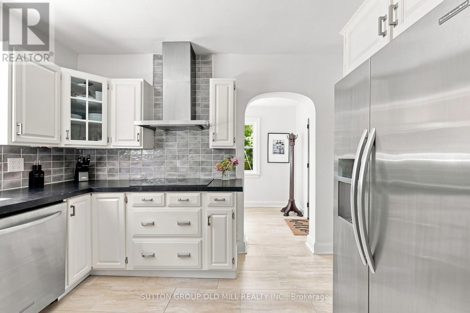 10 Queens Avenue, Toronto, Ontario  M8V 2N1 - Photo 17 - W13758096