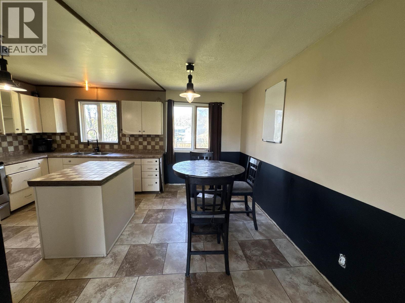 9707 Willow Road, Fort St. John, British Columbia  V1J 8A5 - Photo 3 - R3162503