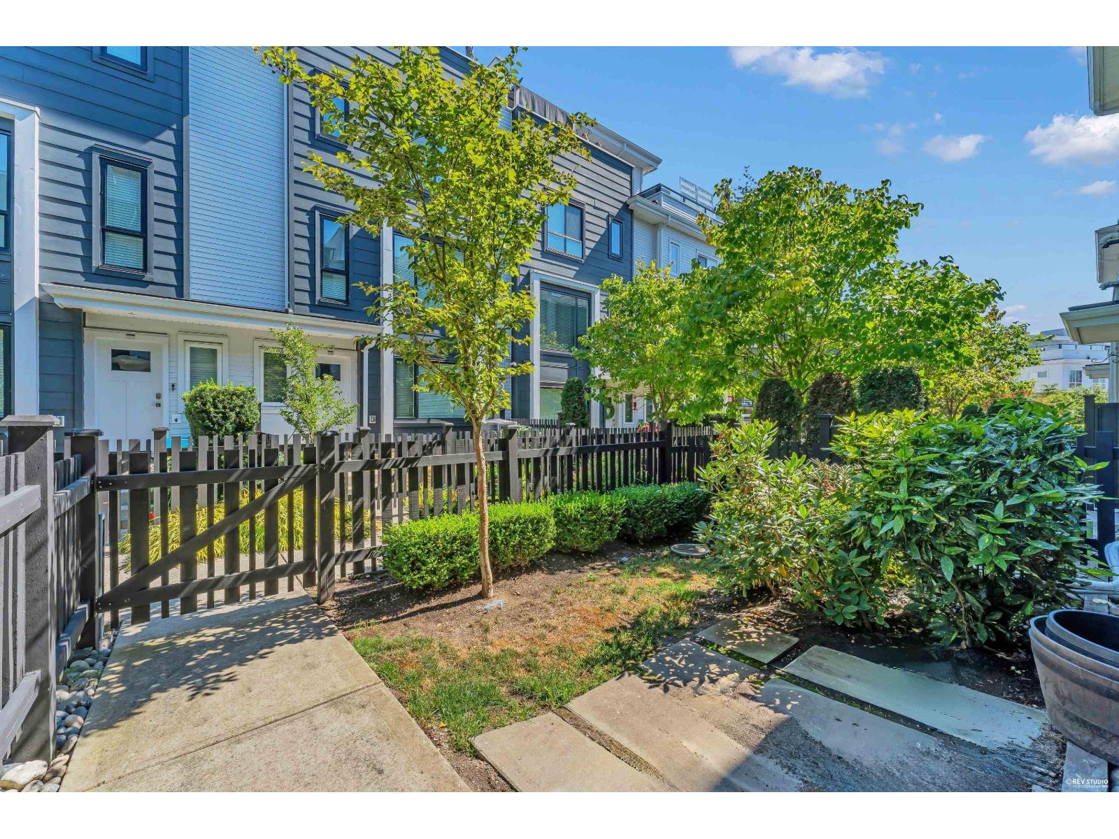 180 2277 Oak Meadows Drive, Surrey, British Columbia  V3Z 0W6 - Photo 3 - R3158992