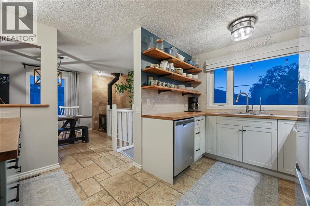 363 Queensland Drive SE, Calgary, Alberta  T2J 4G3 - Photo 15 - A2342719