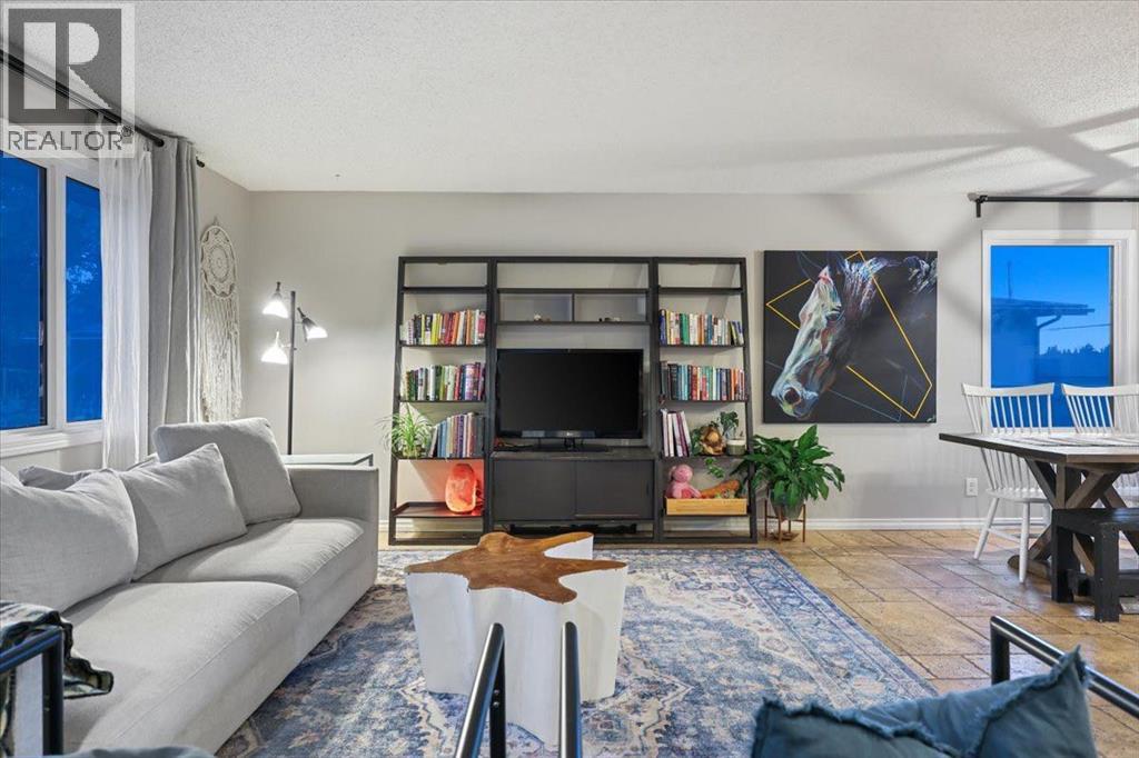 363 Queensland Drive SE, Calgary, Alberta  T2J 4G3 - Photo 6 - A2342719
