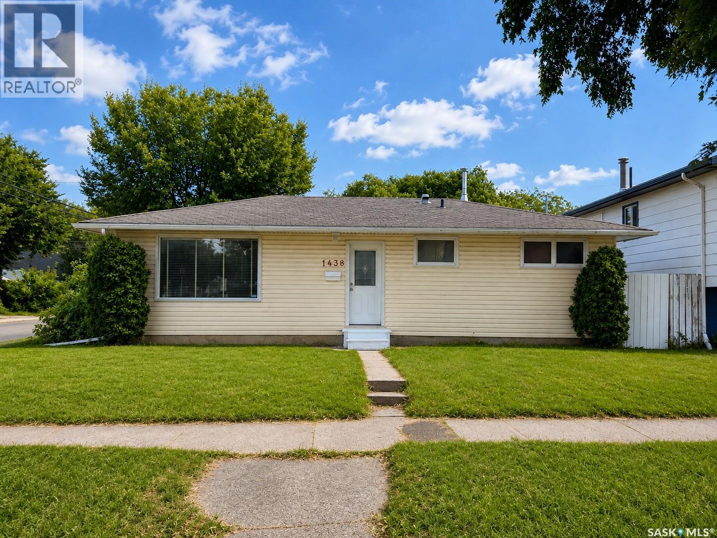 1438 D Avenue N, Saskatoon, Saskatchewan  S7L 1P4 - Photo 1 - SK047917