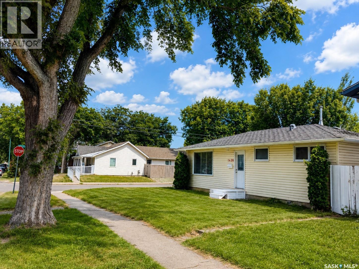 1438 D Avenue N, Saskatoon, Saskatchewan  S7L 1P4 - Photo 3 - SK047917