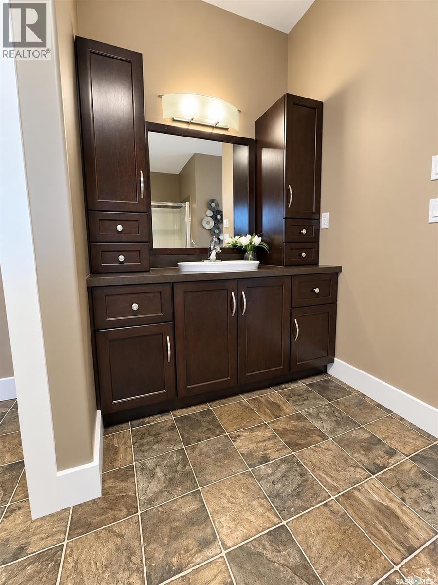 700 Balmoral Bay, Swift Current, Saskatchewan  S9H 5M9 - Photo 15 - SK047905