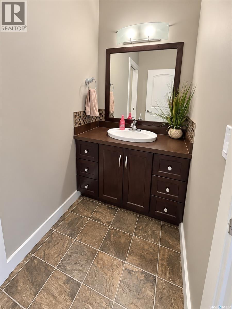 700 Balmoral Bay, Swift Current, Saskatchewan  S9H 5M9 - Photo 25 - SK047905