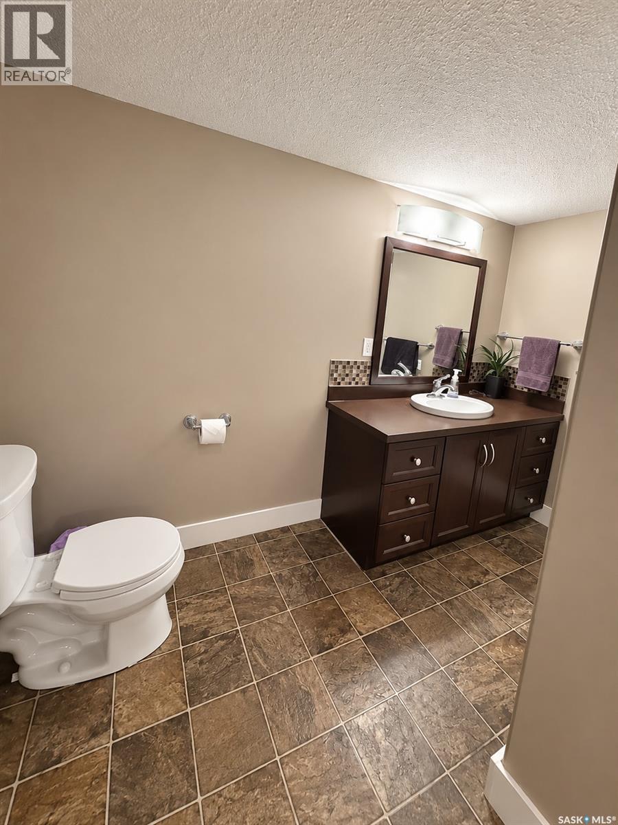 700 Balmoral Bay, Swift Current, Saskatchewan  S9H 5M9 - Photo 34 - SK047905