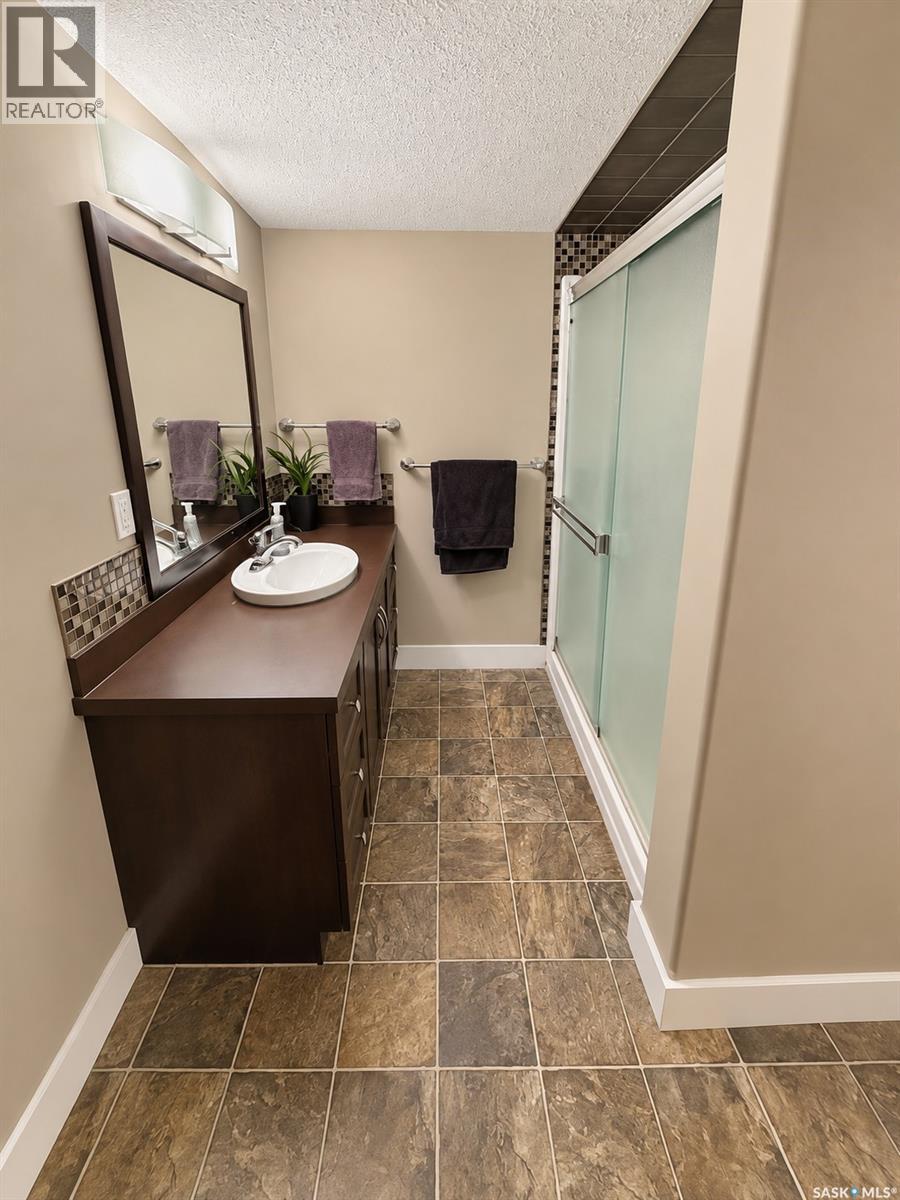 700 Balmoral Bay, Swift Current, Saskatchewan  S9H 5M9 - Photo 35 - SK047905