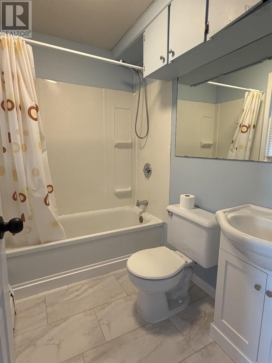 16 Rosewood Avenue, Glace Bay, Nova Scotia  B1A 2Y3 - Photo 13 - 202622500