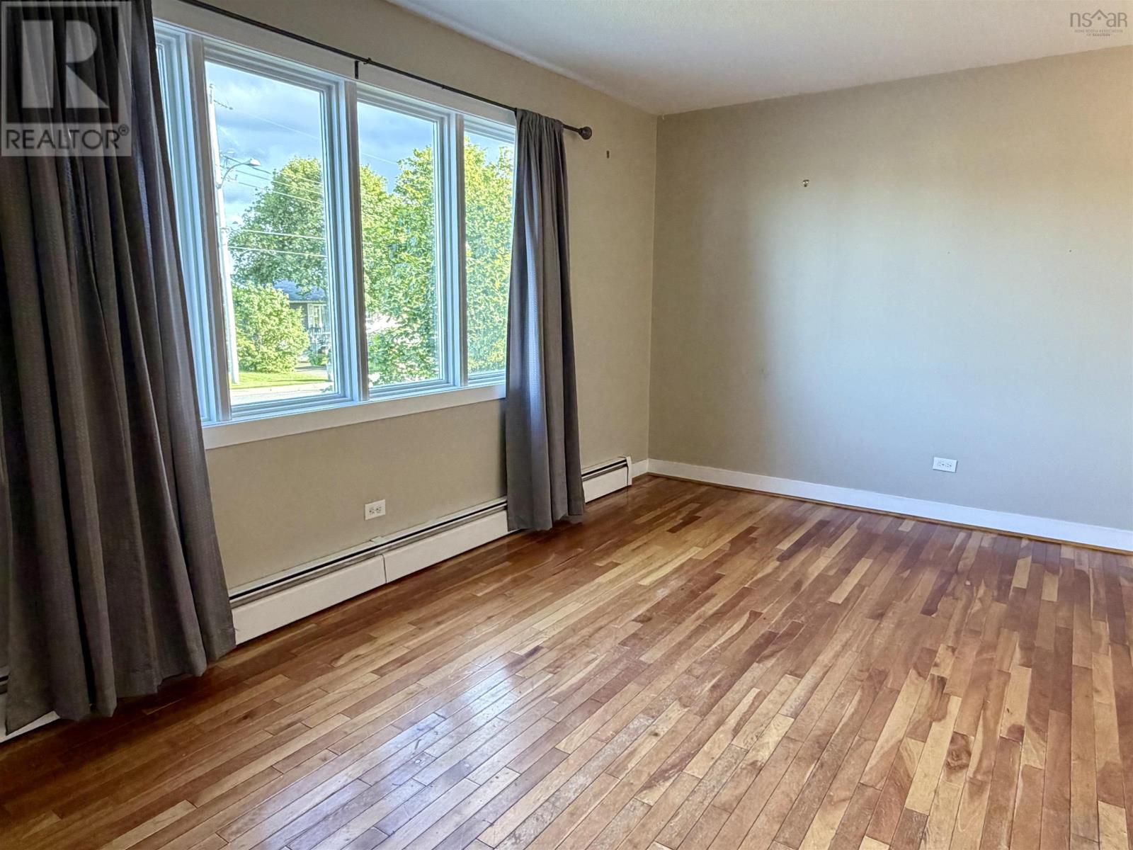 16 Rosewood Avenue, Glace Bay, Nova Scotia  B1A 2Y3 - Photo 2 - 202622500