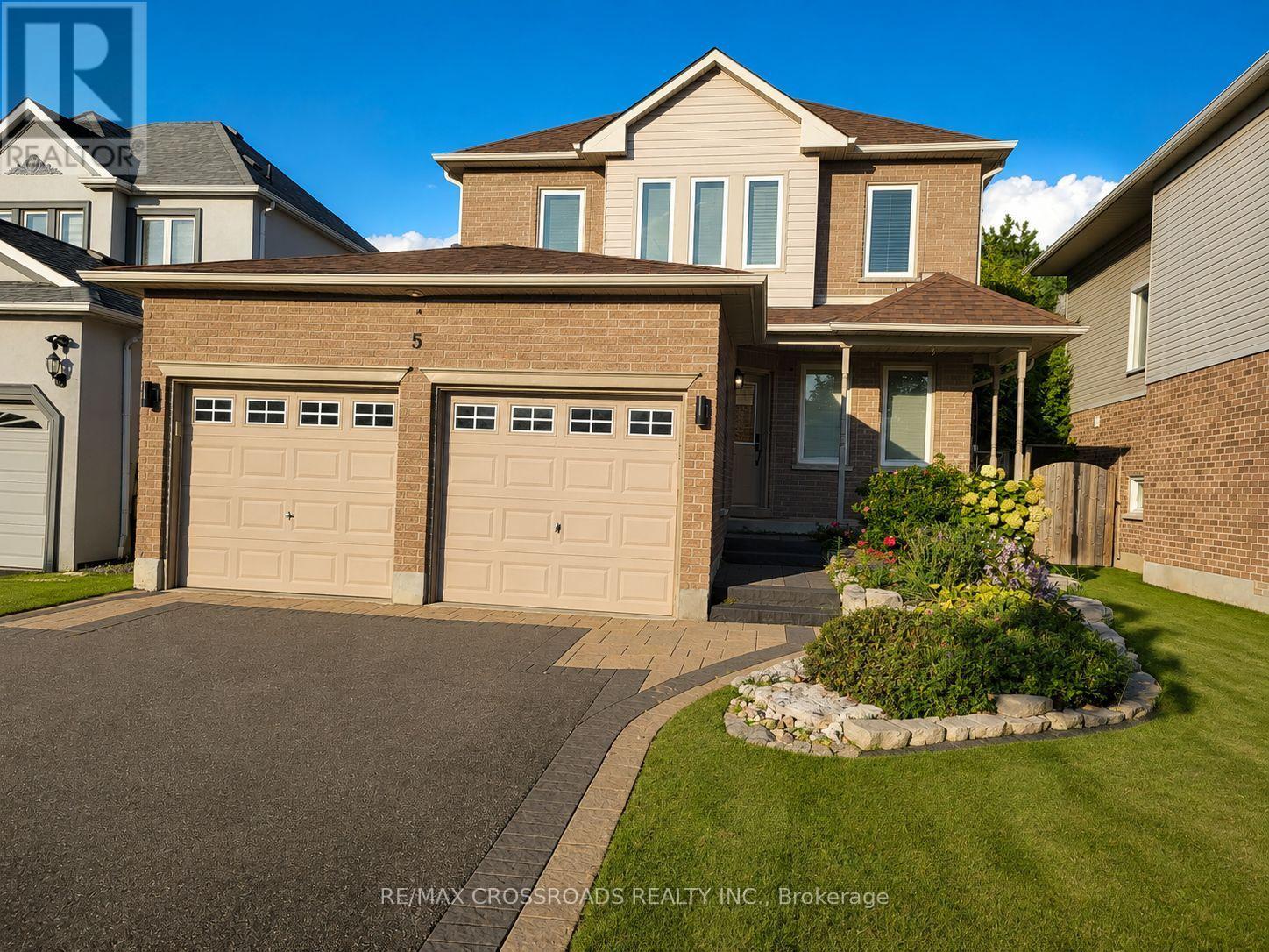 5 Robert Correll Court, Whitby, Ontario  L1R 2N7 - Photo 2 - E13758108