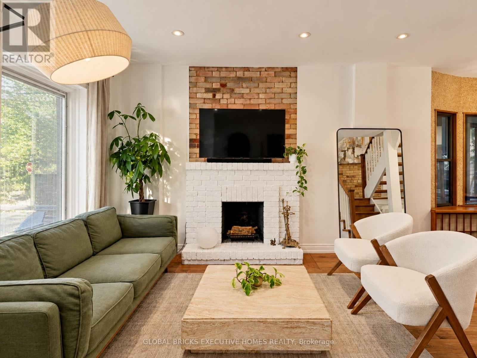 158 Fulton Avenue, Toronto, Ontario  M4K 1Y3 - Photo 4 - E13758112
