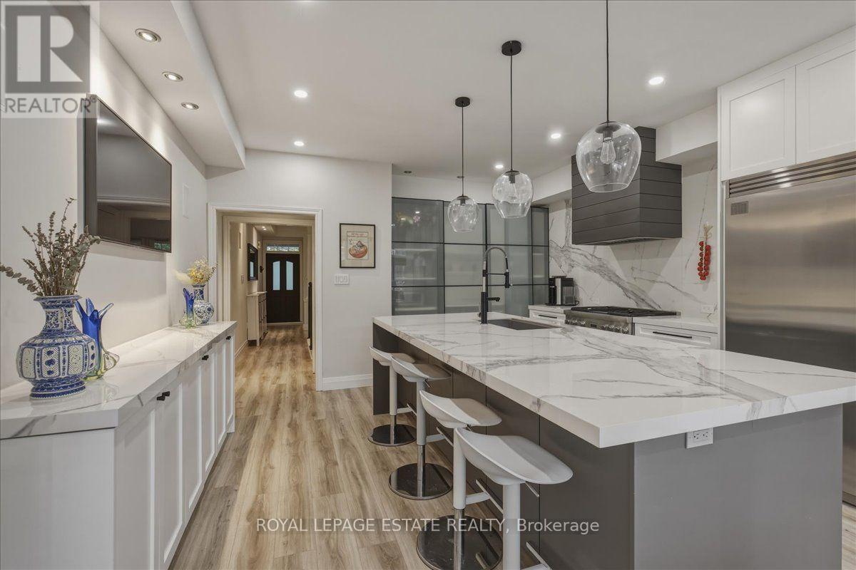 145 Boardwalk Drive, Toronto, Ontario  M4L 3X9 - Photo 13 - E13758190