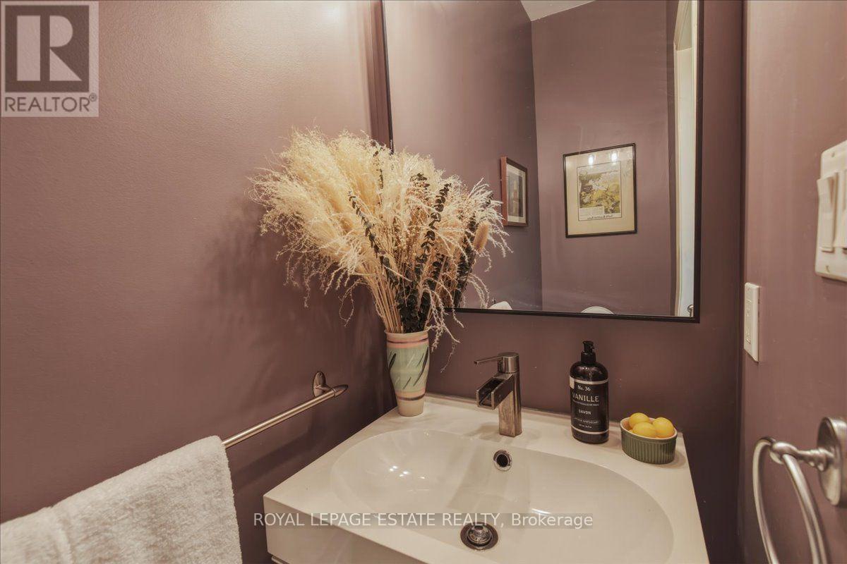 145 Boardwalk Drive, Toronto, Ontario  M4L 3X9 - Photo 15 - E13758190