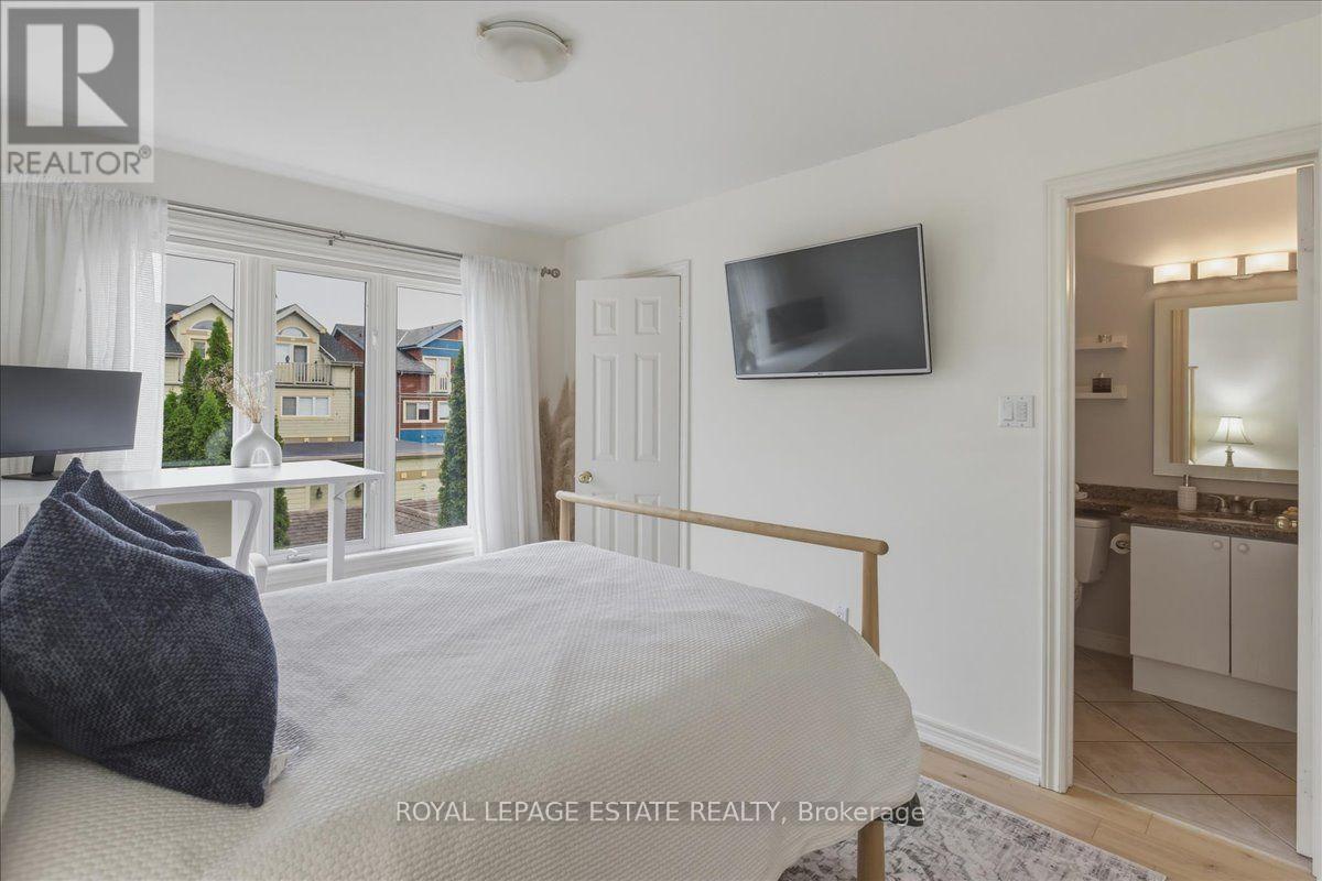 145 Boardwalk Drive, Toronto, Ontario  M4L 3X9 - Photo 17 - E13758190
