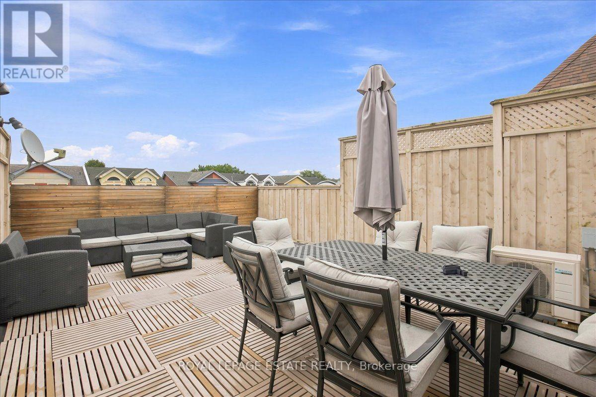 145 Boardwalk Drive, Toronto, Ontario  M4L 3X9 - Photo 32 - E13758190