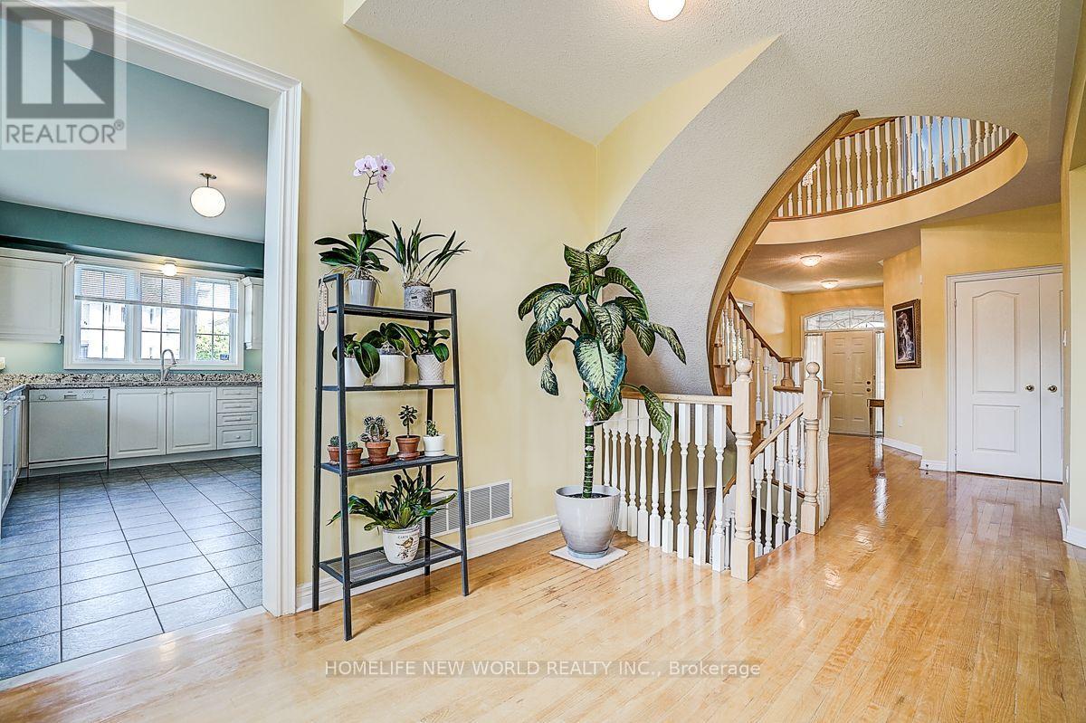 133 White Lotus Circle, Markham, Ontario  L6C 1V7 - Photo 9 - N13758124
