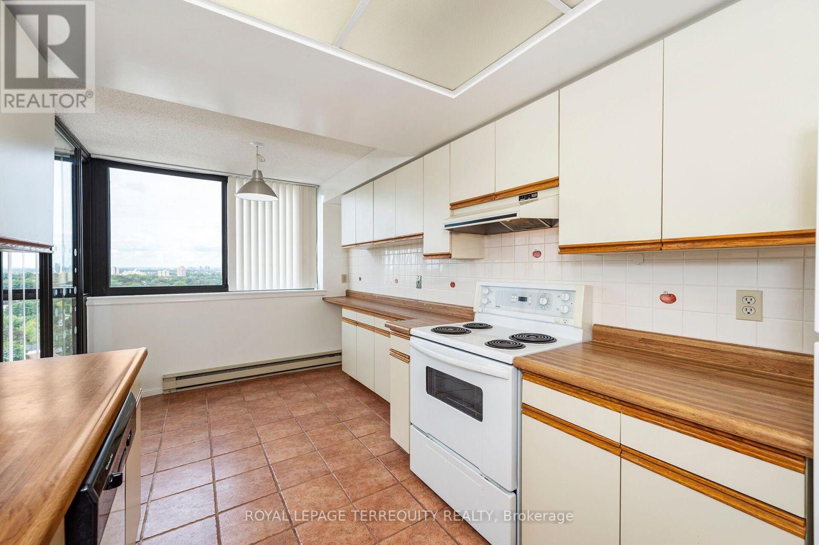 2002 - 40 Richview Road, Toronto, Ontario  M9A 5C1 - Photo 12 - W13758162
