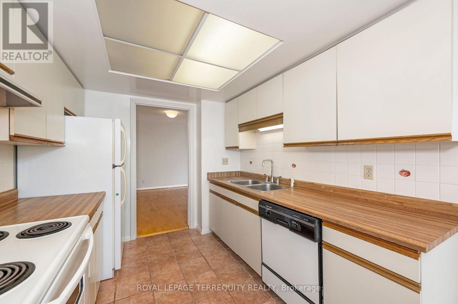2002 - 40 Richview Road, Toronto, Ontario  M9A 5C1 - Photo 13 - W13758162
