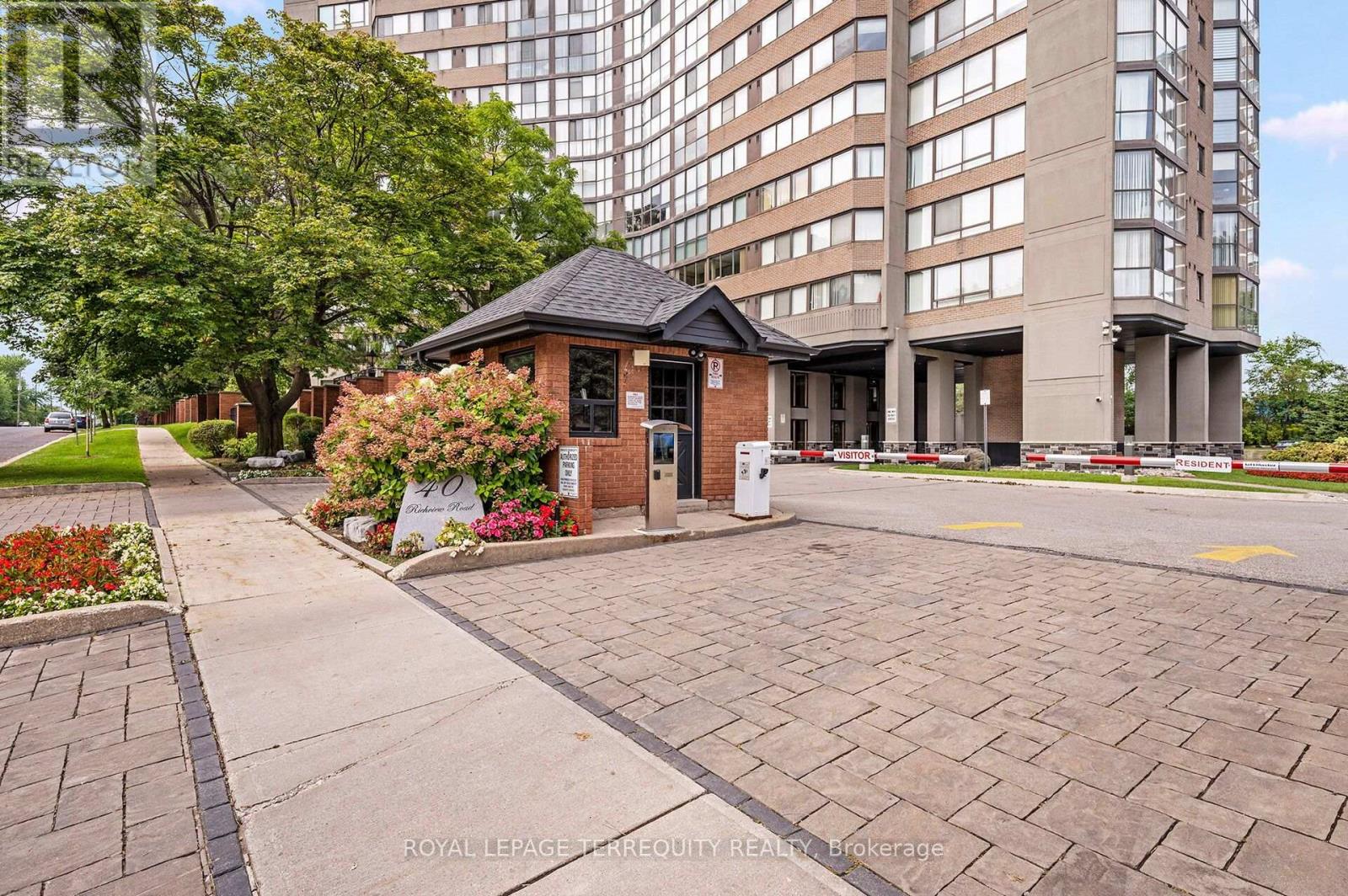 2002 - 40 Richview Road, Toronto, Ontario  M9A 5C1 - Photo 2 - W13758162