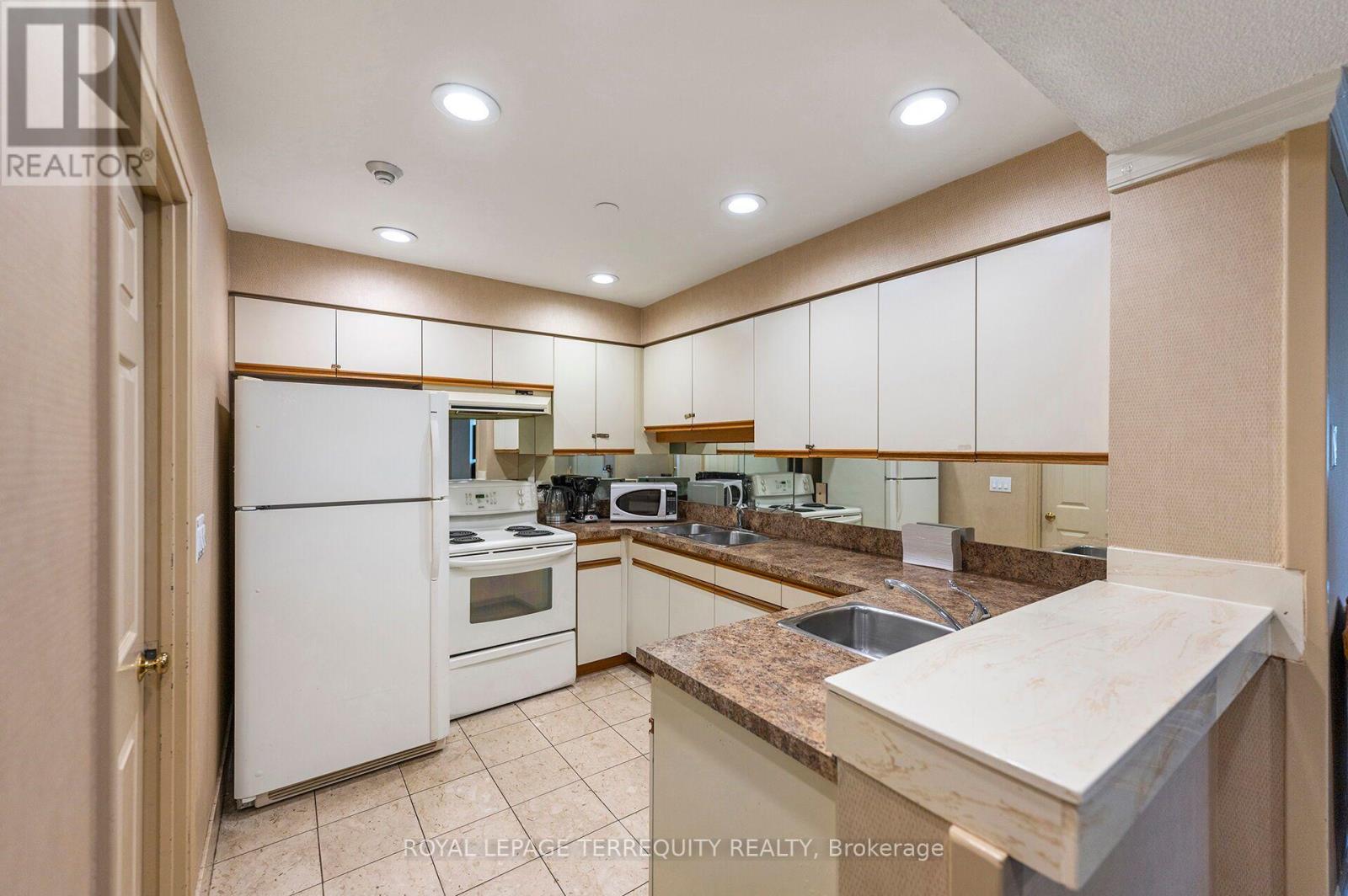 2002 - 40 Richview Road, Toronto, Ontario  M9A 5C1 - Photo 33 - W13758162