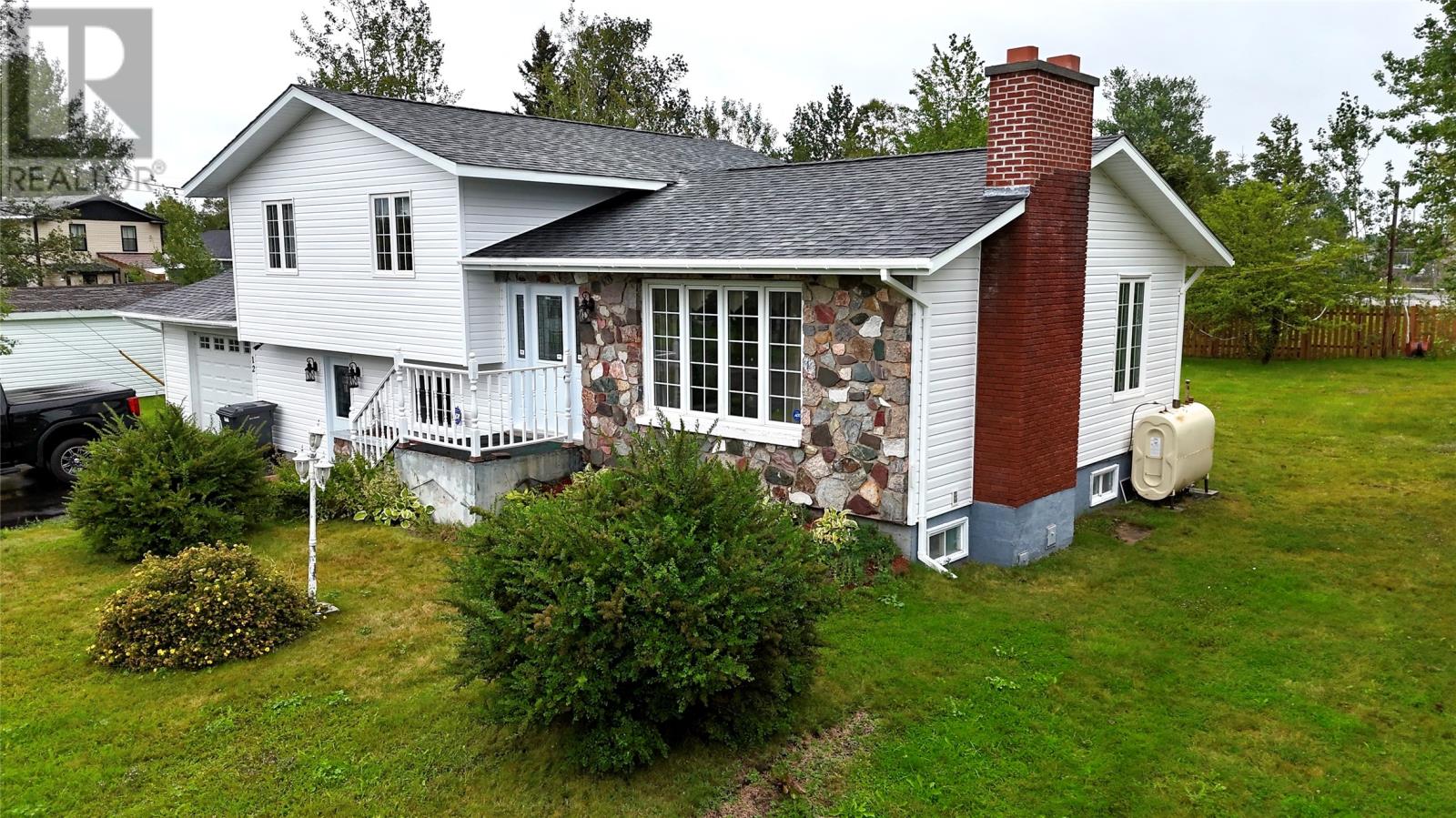 12 Clinic Drive, Deer Lake — photo 2