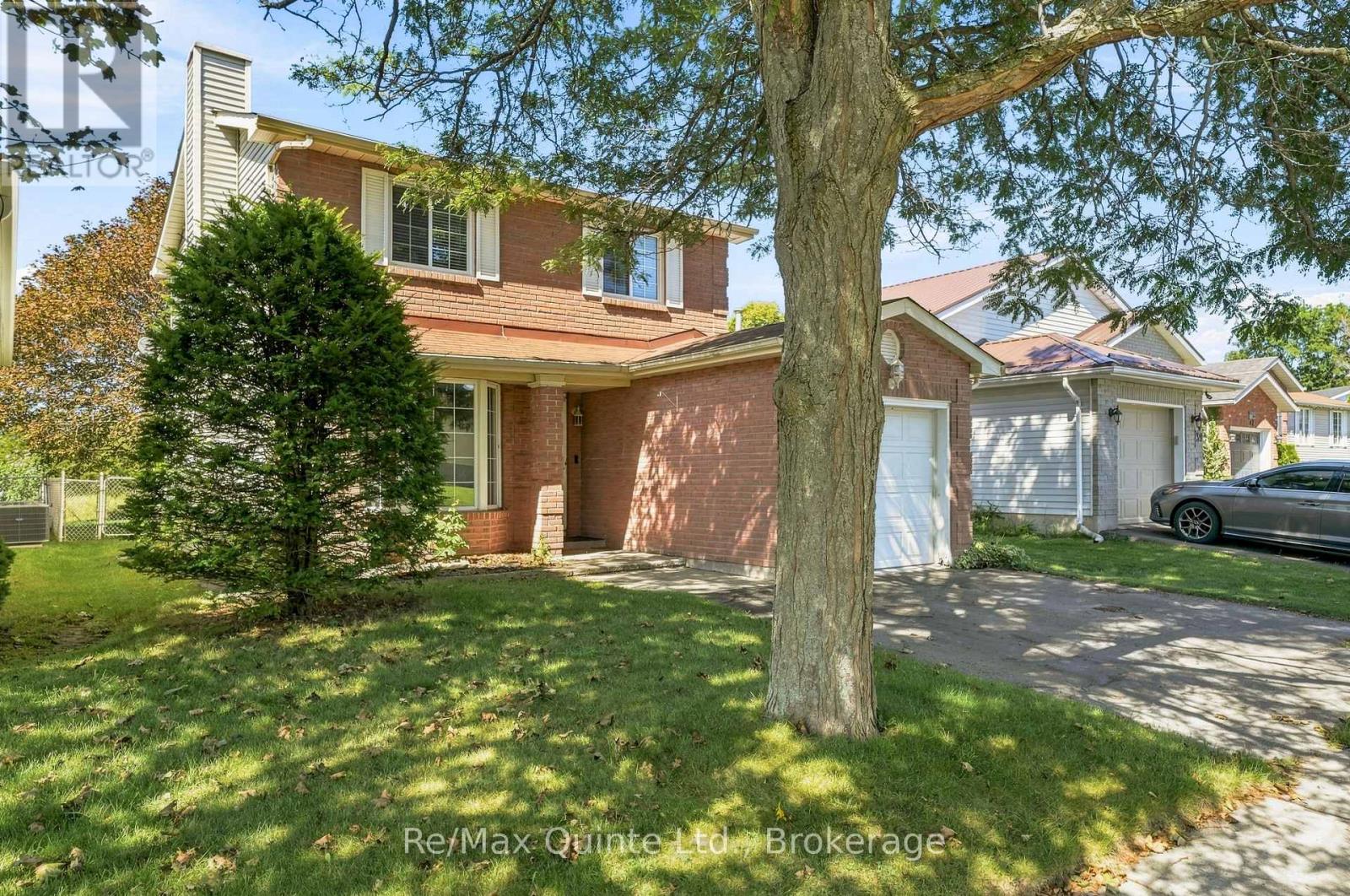 37 Bogart Crescent, Belleville, Ontario  K8P 5E9 - Photo 3 - X13758280