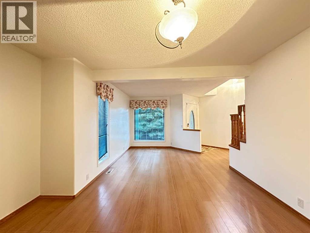 70 Schooner Close Nw, Calgary, Alberta  T3L 1Z3 - Photo 3 - A2342726