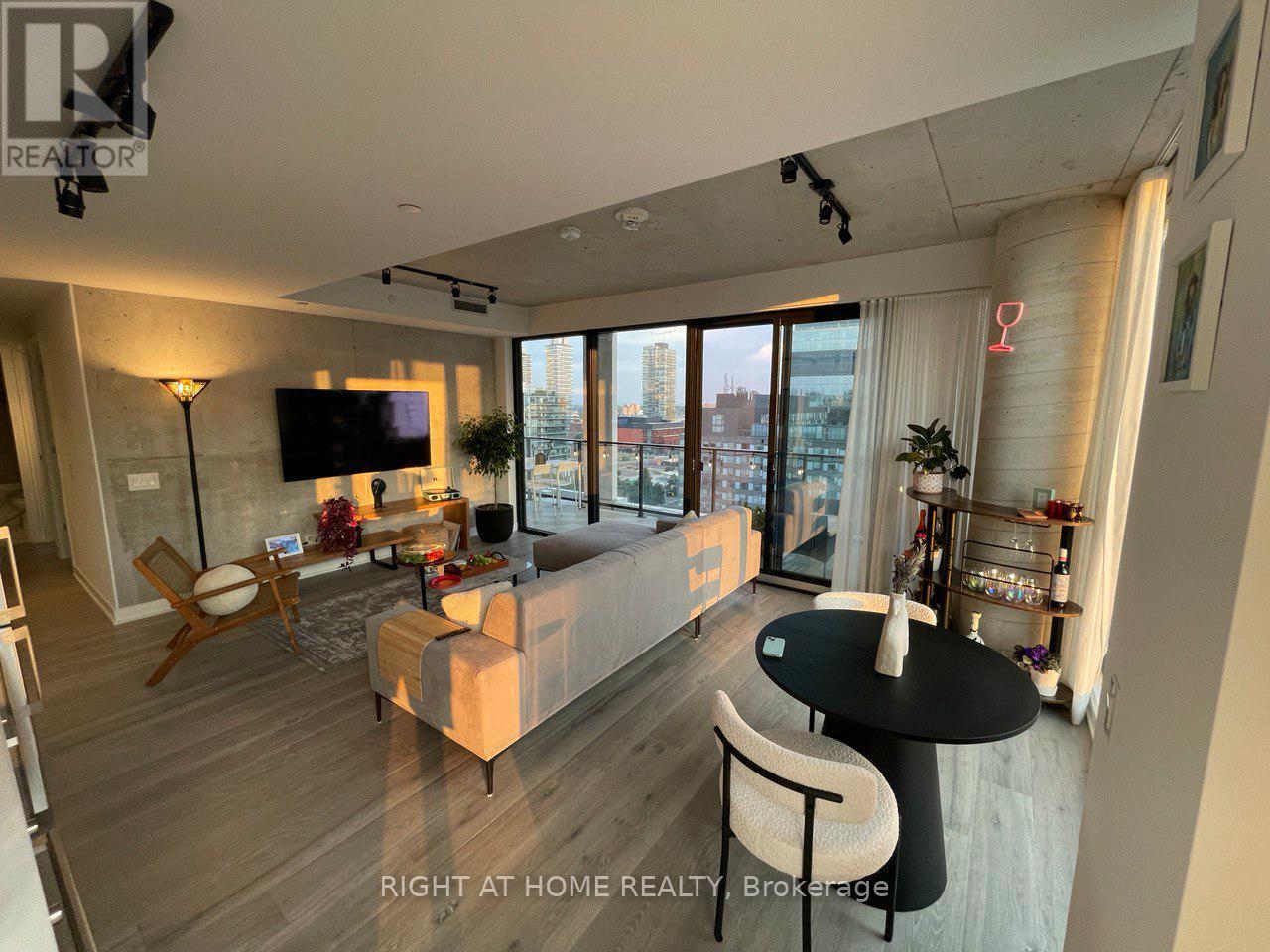 1308 - 55 ONTARIO STREET