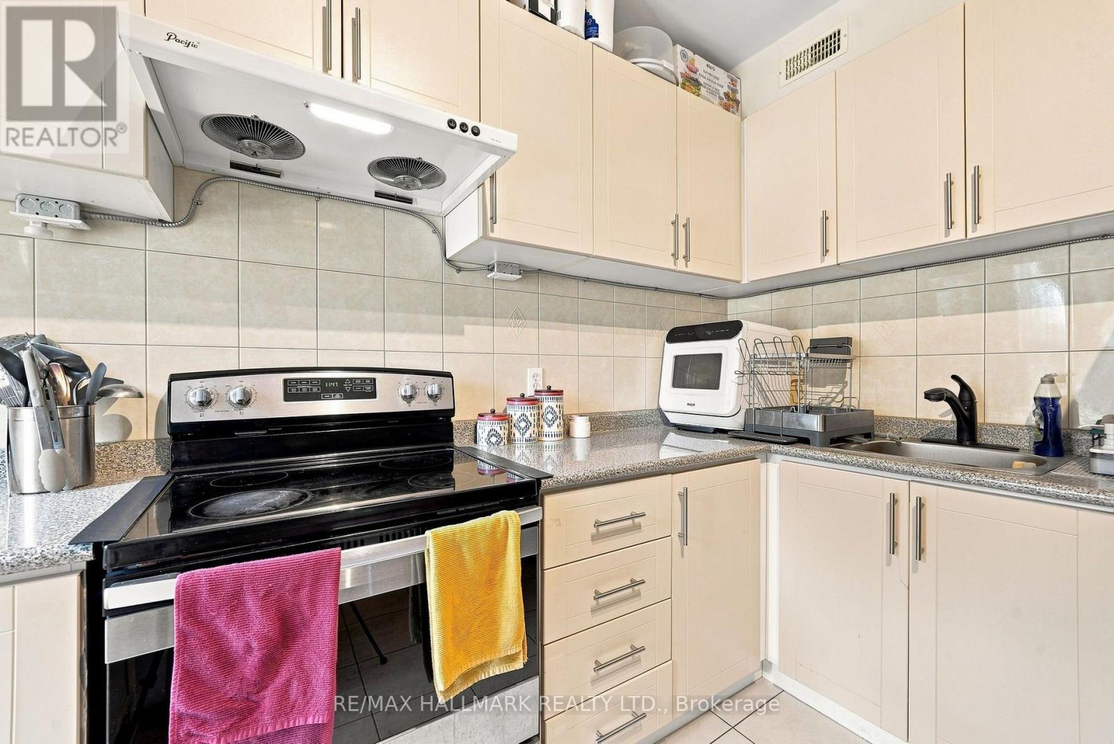 1568 Queen Street E, Toronto, Ontario  M4L 1E9 - Photo 32 - E13758286