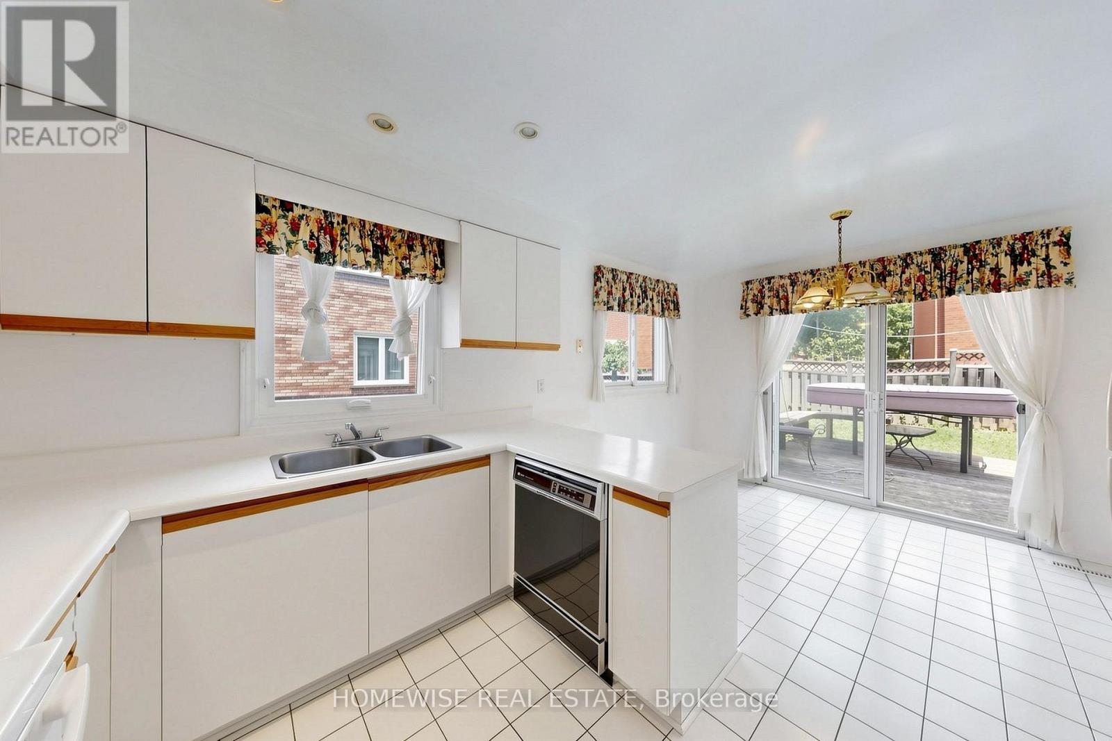 Main - 11 Briarcliffe Crescent, Vaughan, Ontario  L4J 7G5 - Photo 10 - N13758310