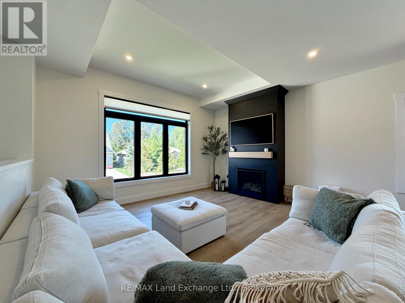 222 Emerald Drive, Saugeen Shores, Ontario  N0H 2L0 - Photo 4 - X13758340